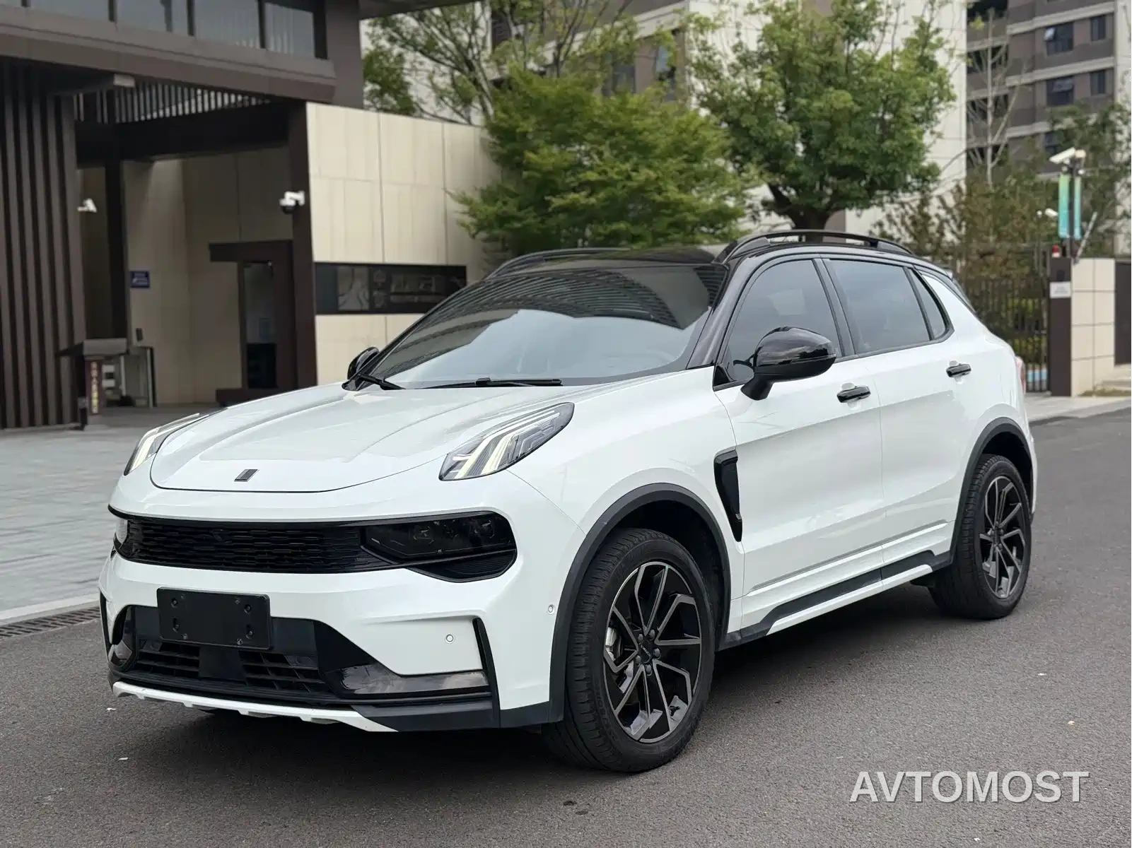 Lynk & Co 01 2023 1.5TD EM-F Dawn Edition — фото 1