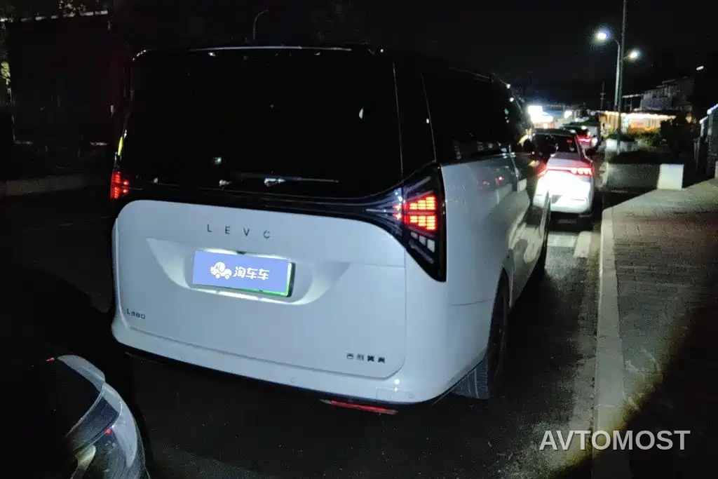 Geely Galaxy Yizhen L380 2024 140kWh 6-Seater AWD Ultra — фото 3