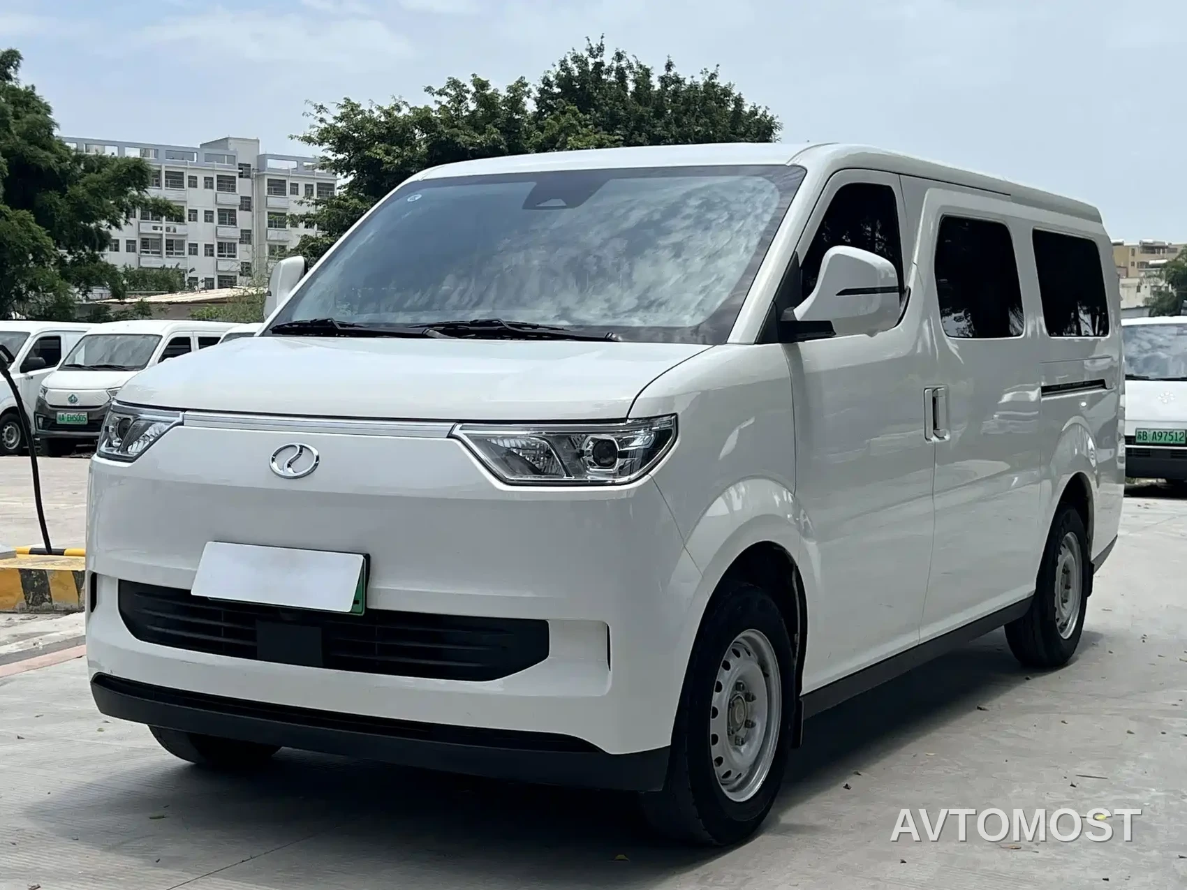 Ruichi New Energy EC75 2025 Passenger Smart Super Charge Edition Pioneer Type I 52.16kWh — фото 1