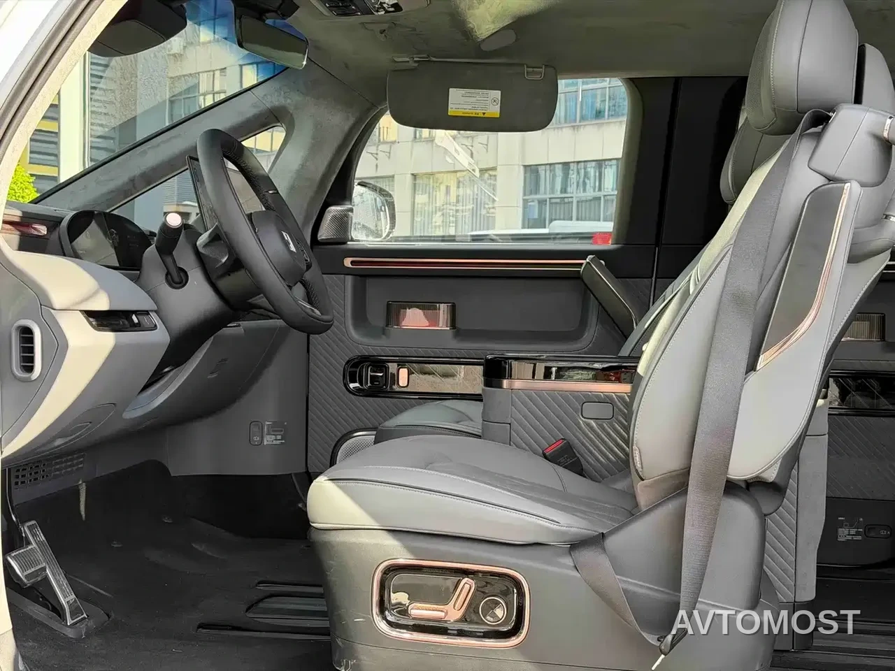 Zeekr MIX 2025 Smart Driving Edition — фото 6