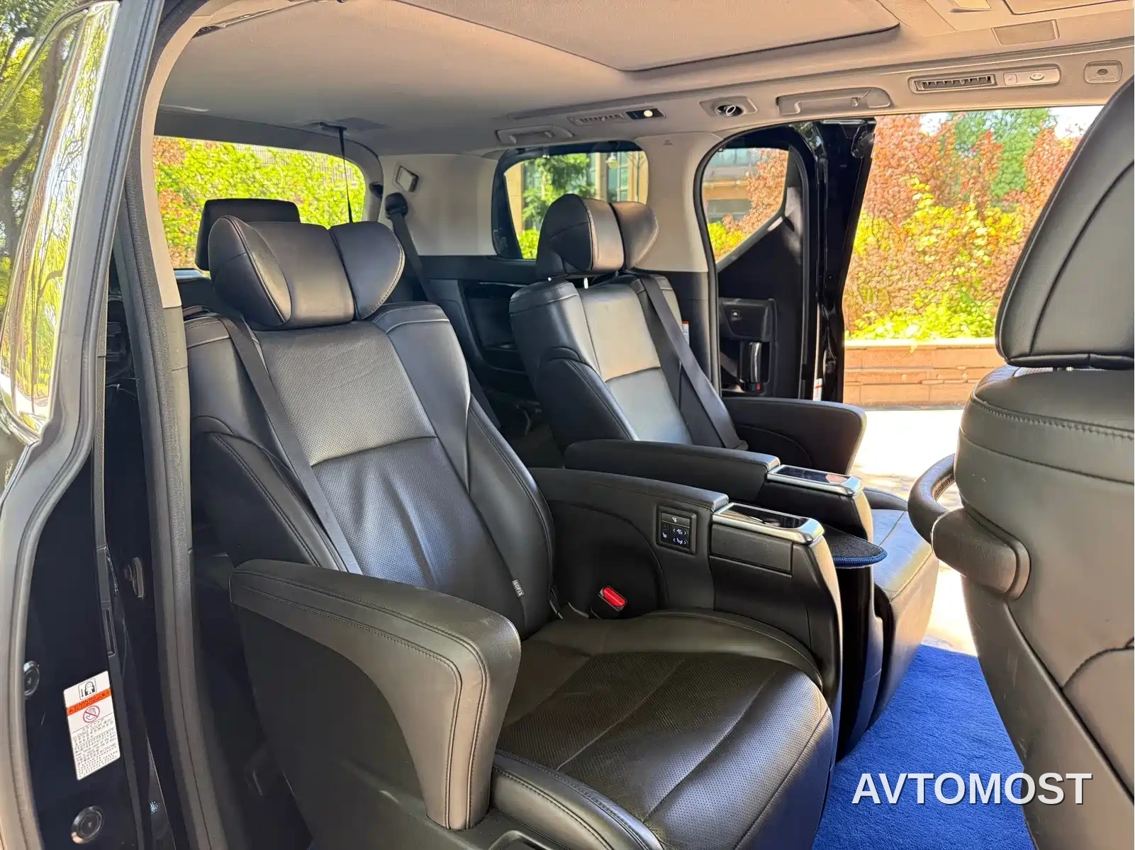 Toyota Vellfire 2020 Twin Engine 2.5L HV Luxury Edition — фото 4