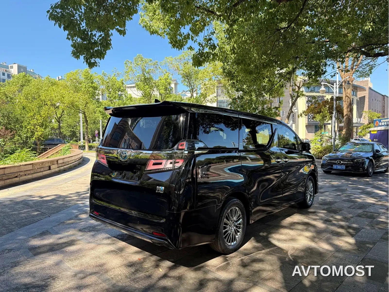 Toyota Vellfire 2020 Twin Engine 2.5L HV Luxury Edition — фото 12