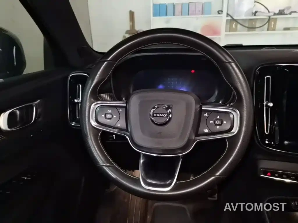 Volvo XC40 New Energy 2021 P8 EV AWD Elegant Sport — фото 3