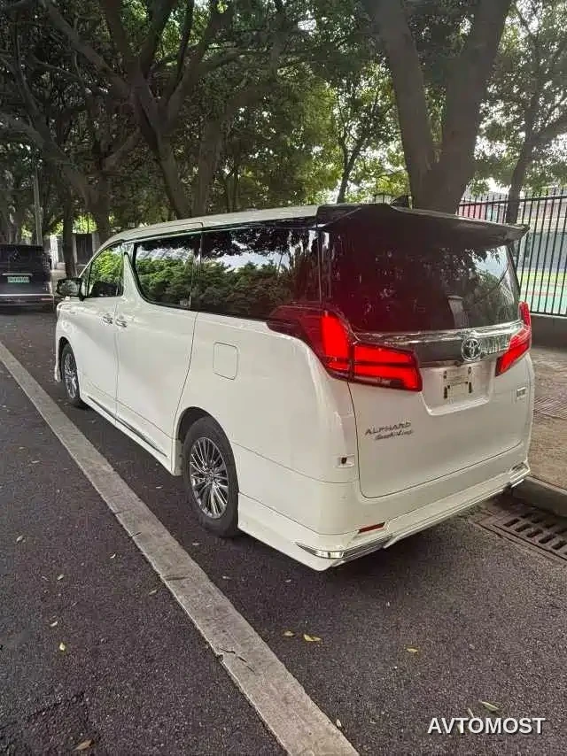 Toyota Alphard 2021 Hybrid 2.5L Luxury — фото 4