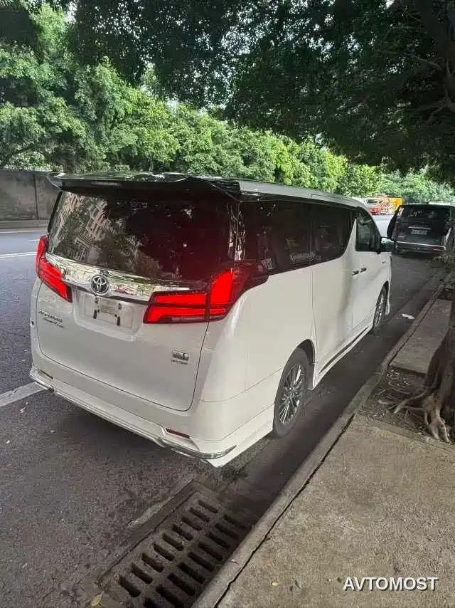 Toyota Alphard 2021 Hybrid 2.5L Luxury — фото 6