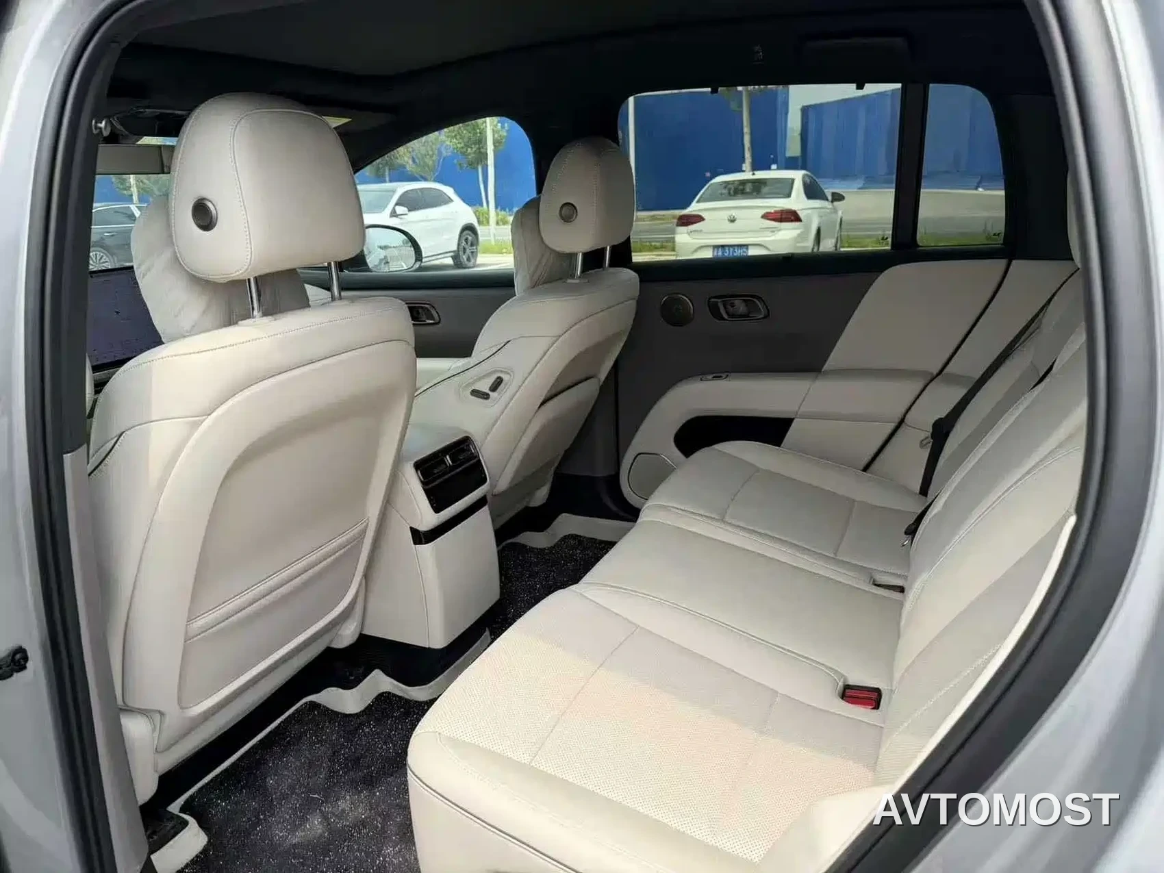 Li Auto i6 2025 4WD Base Model — фото 2