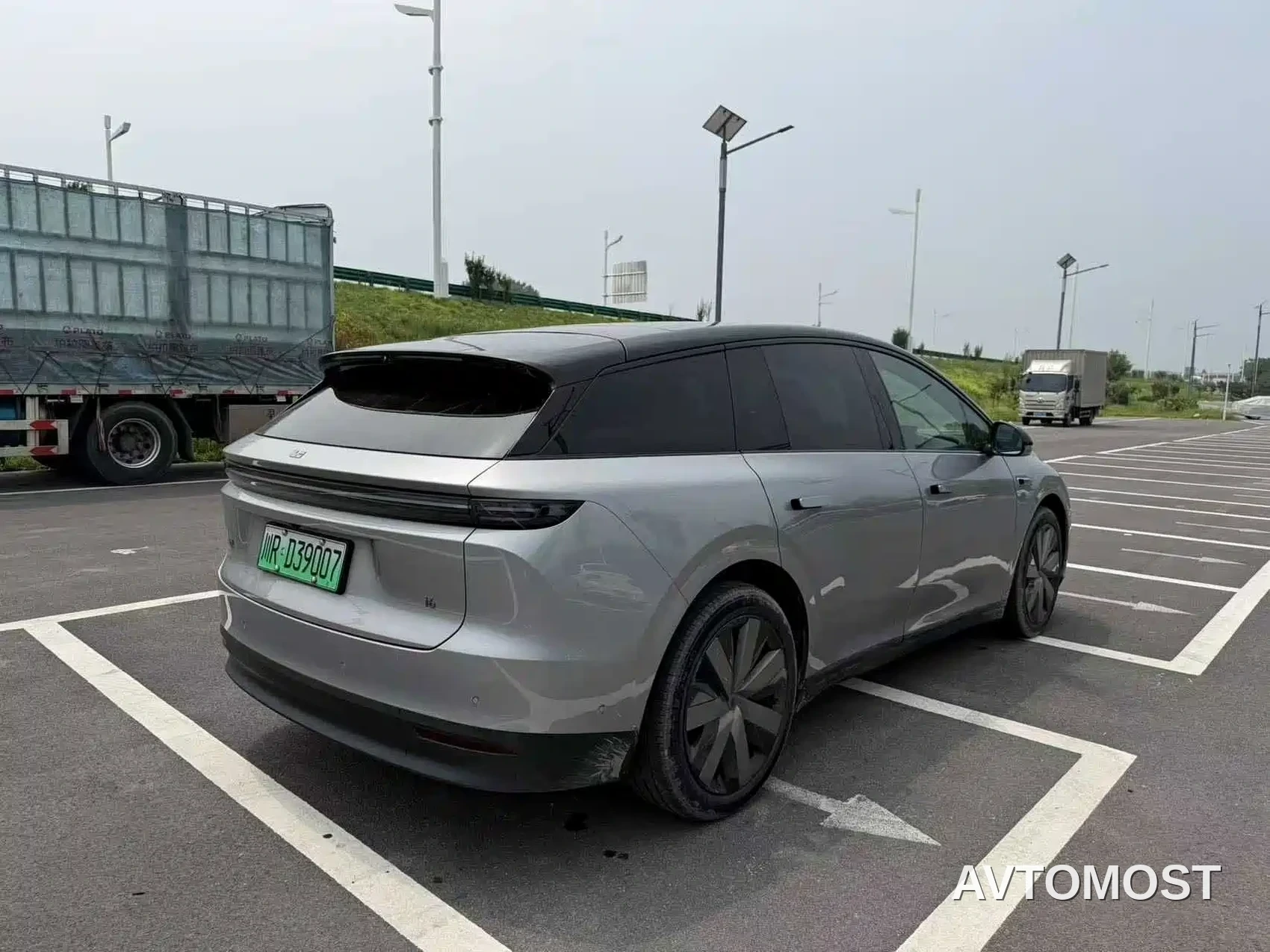 Li Auto i6 2025 4WD Base Model — фото 5