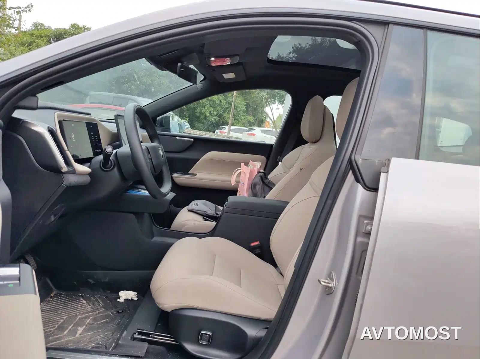 Volvo XC70 Plug-in Hybrid 2025 Standard — фото 2
