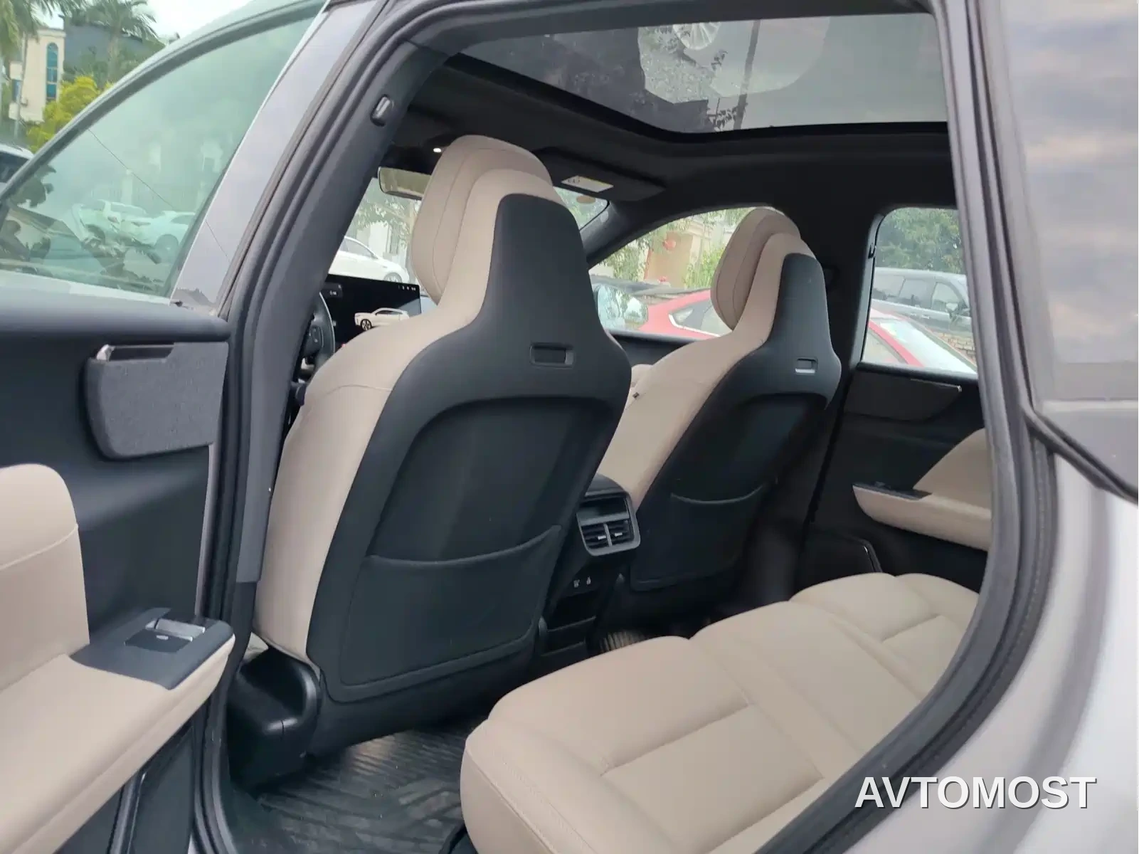 Volvo XC70 Plug-in Hybrid 2025 Standard — фото 7
