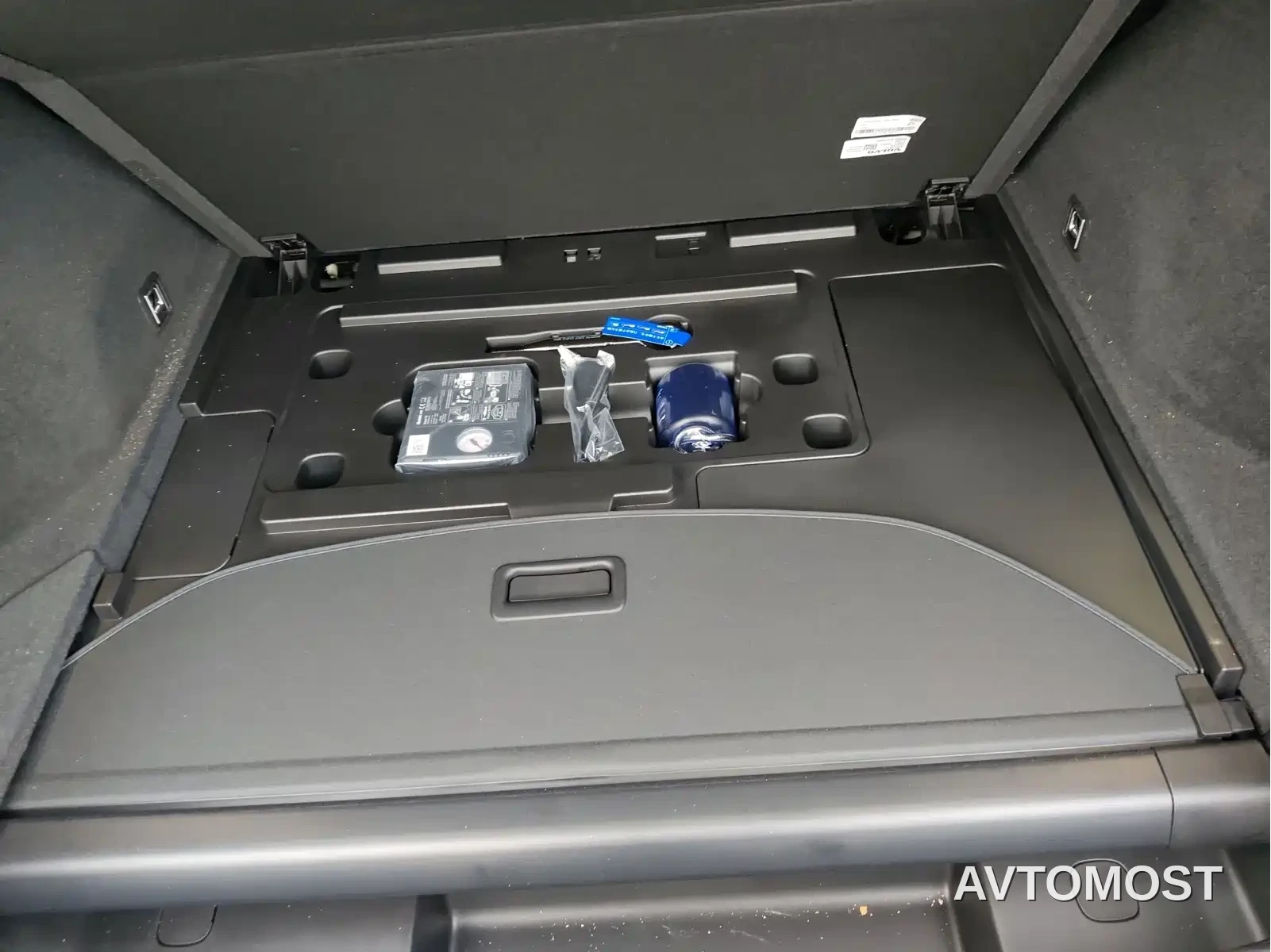 Volvo XC70 Plug-in Hybrid 2025 Standard — фото 11