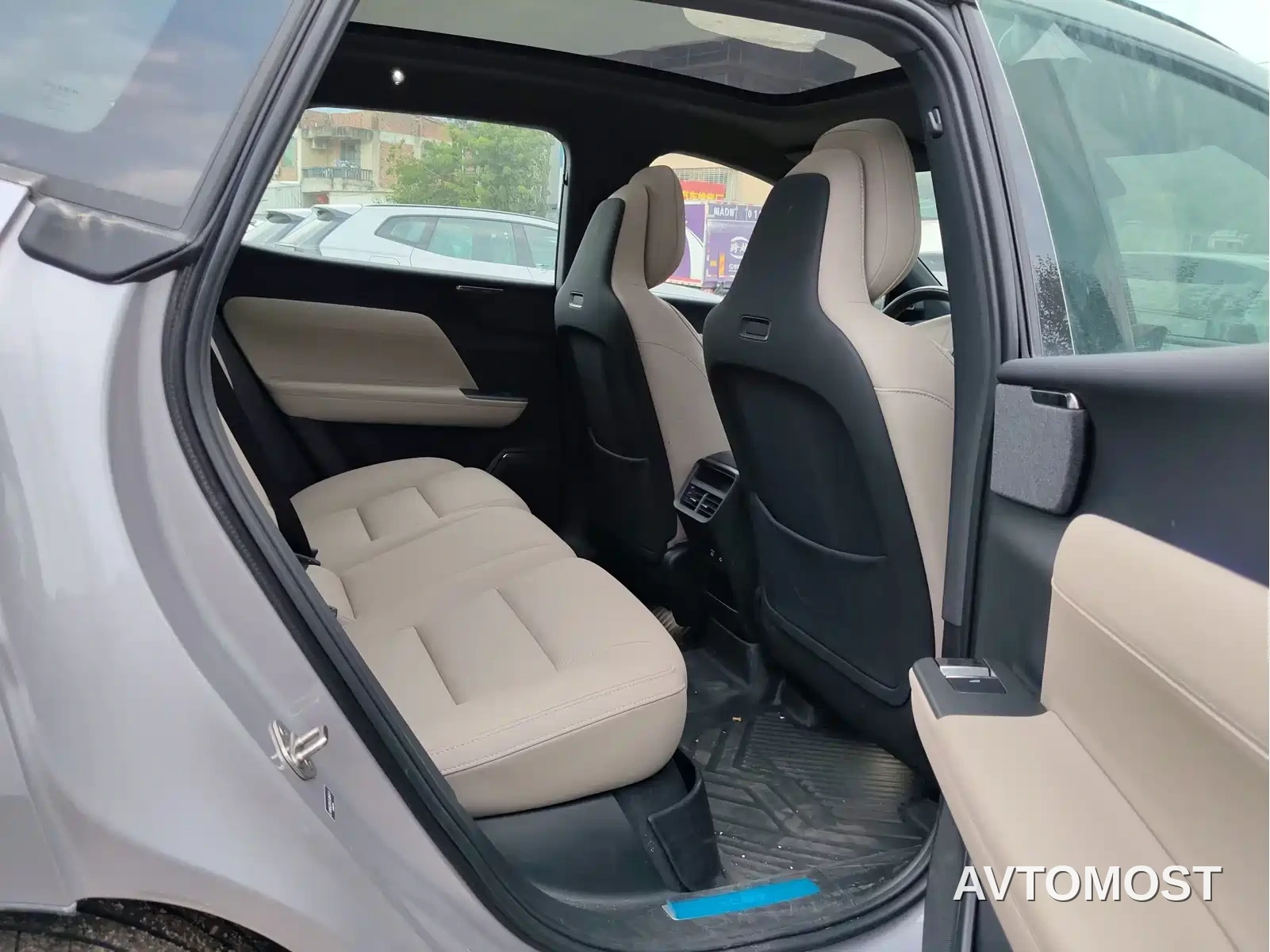 Volvo XC70 Plug-in Hybrid 2025 Standard — фото 12