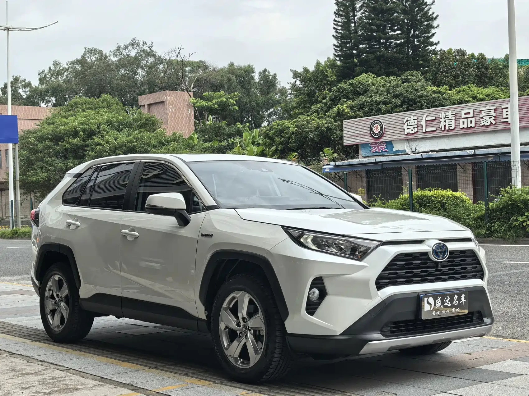 Toyota RAV4 Rongfang 2021 Hybrid 2.5L E-CVT Front-wheel Drive Elite Edition — фото 3