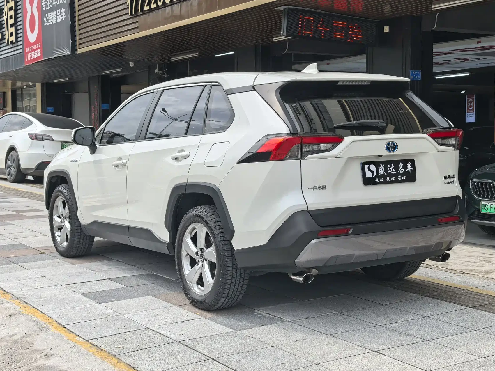 Toyota RAV4 Rongfang 2021 Hybrid 2.5L E-CVT Front-wheel Drive Elite Edition — фото 6