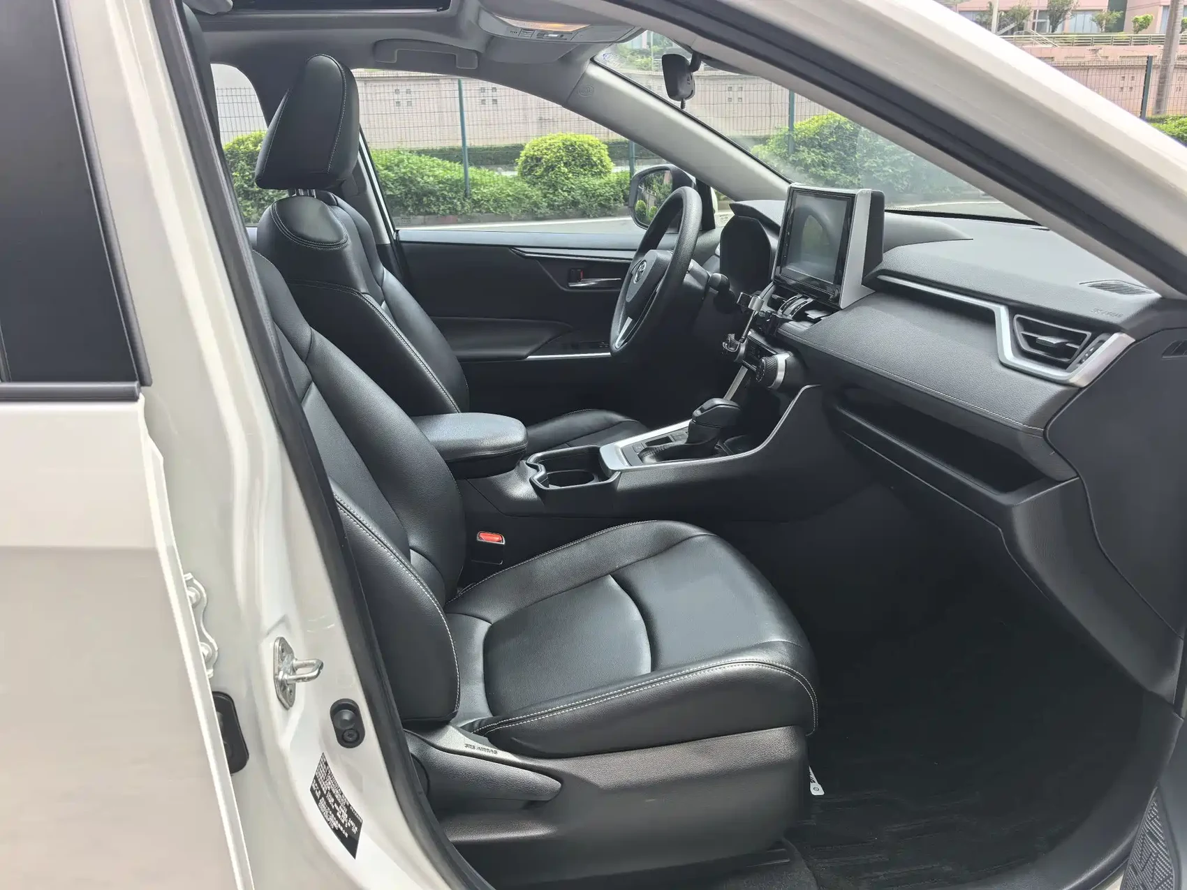 Toyota RAV4 Rongfang 2021 Hybrid 2.5L E-CVT Front-wheel Drive Elite Edition — фото 7