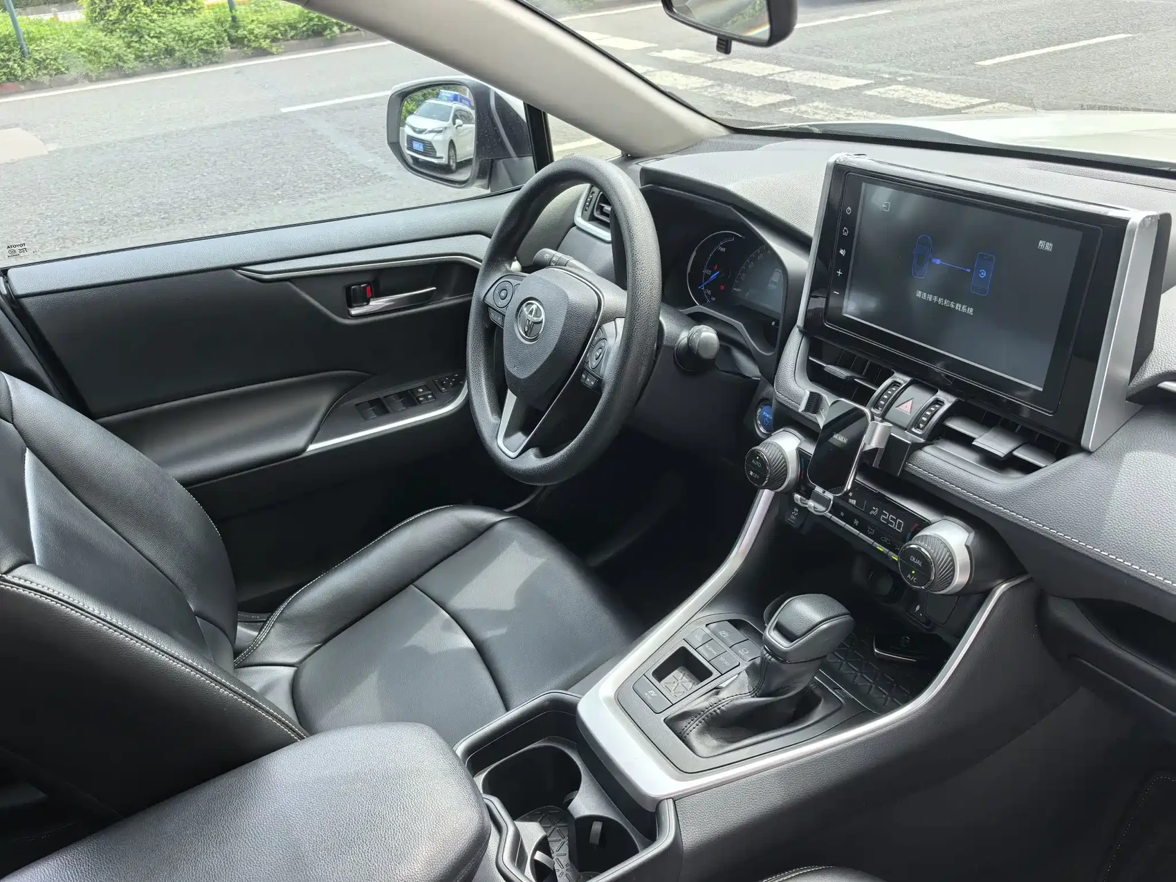 Toyota RAV4 Rongfang 2021 Hybrid 2.5L E-CVT Front-wheel Drive Elite Edition — фото 8