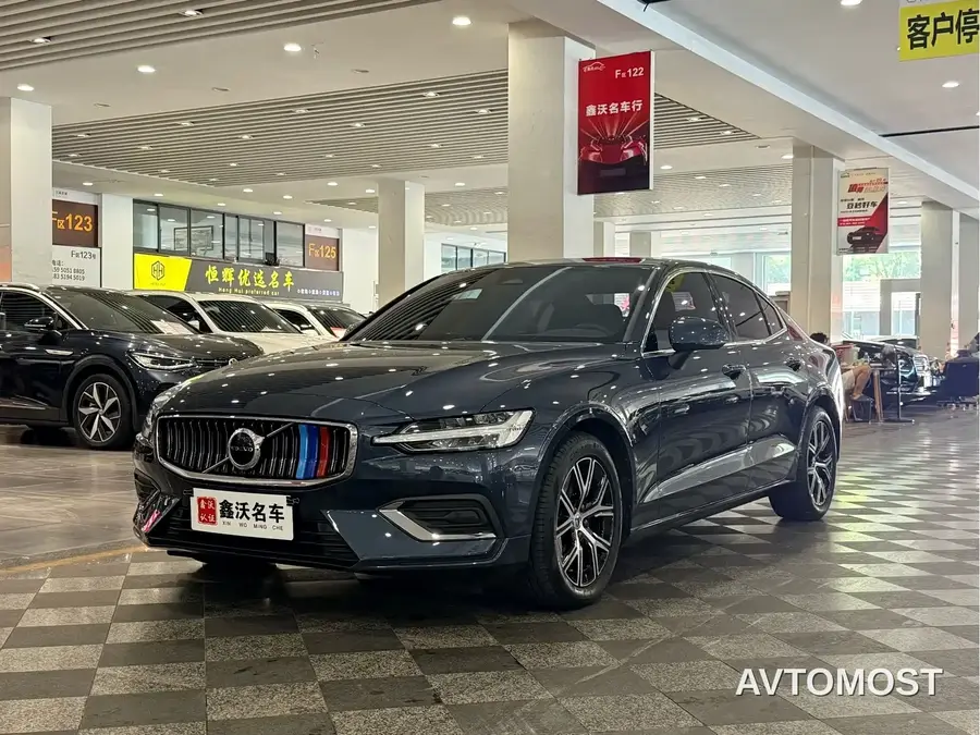 Volvo S60 2026 B4 Smart Luxury Edition