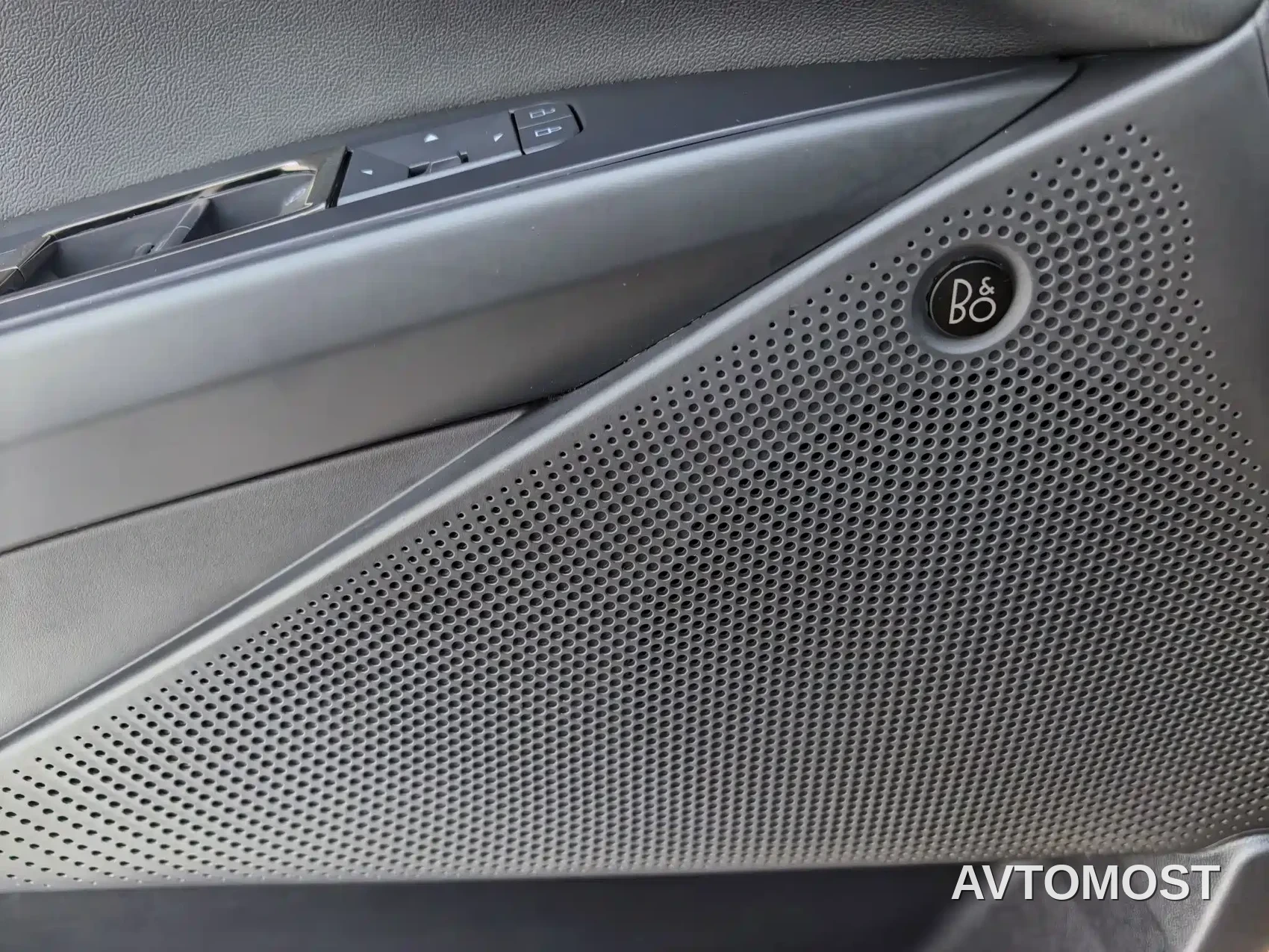 Ford Mondeo 2024 2.0T E-Hybrid Sport ST-Line — фото 14