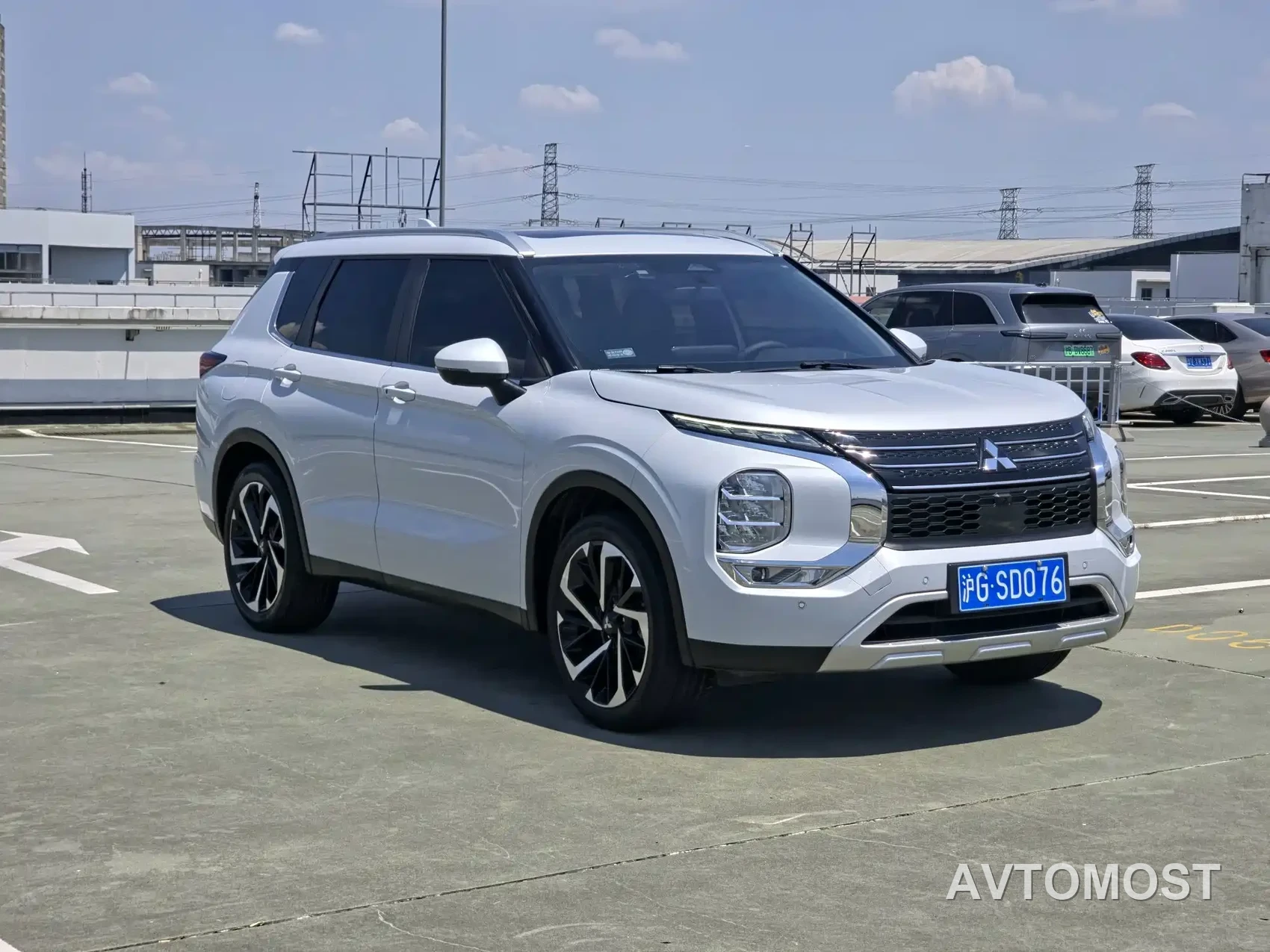 Mitsubishi Outlander 2023 1.5T CVT AWD Premium Edition 5-seater — фото 3