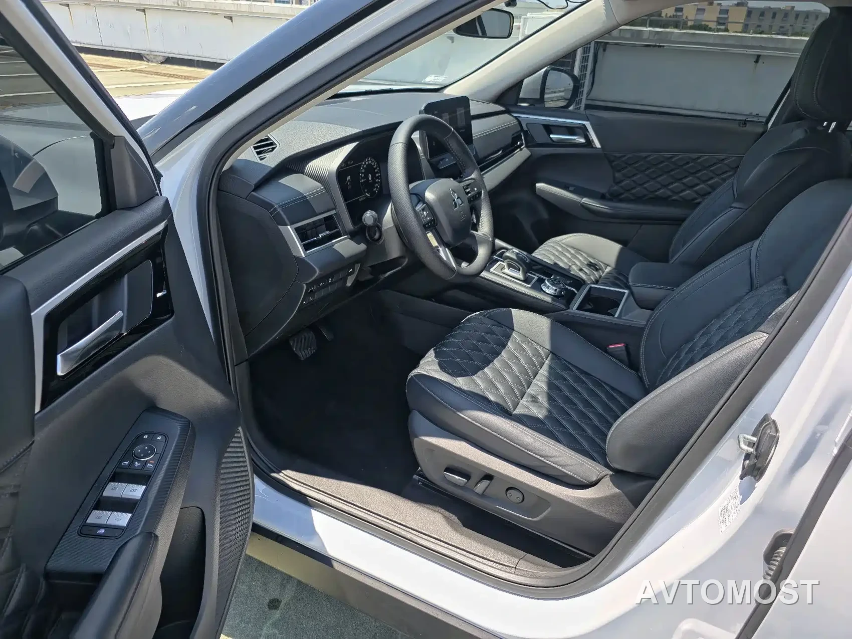 Mitsubishi Outlander 2023 1.5T CVT AWD Premium Edition 5-seater — фото 4