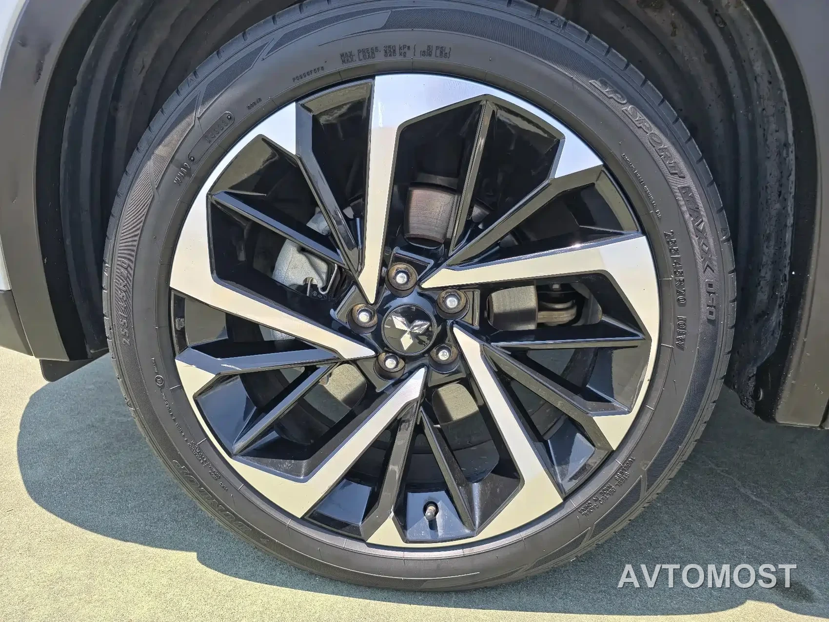 Mitsubishi Outlander 2023 1.5T CVT AWD Premium Edition 5-seater — фото 11