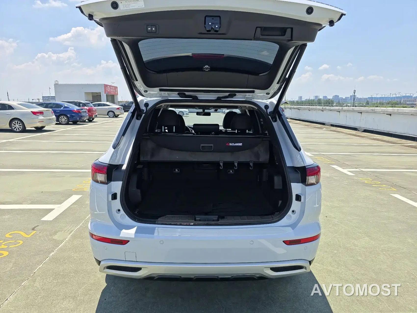Mitsubishi Outlander 2023 1.5T CVT AWD Premium Edition 5-seater — фото 12