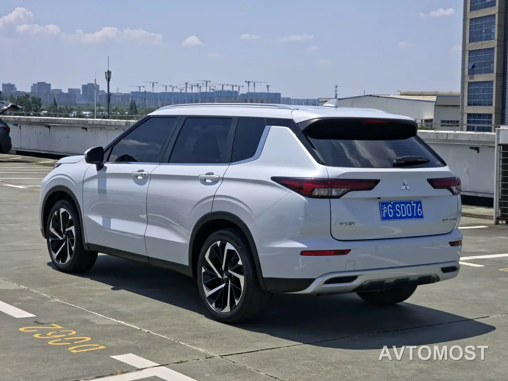 Mitsubishi Outlander 2023 1.5T CVT AWD Premium Edition 5-seater — фото 13