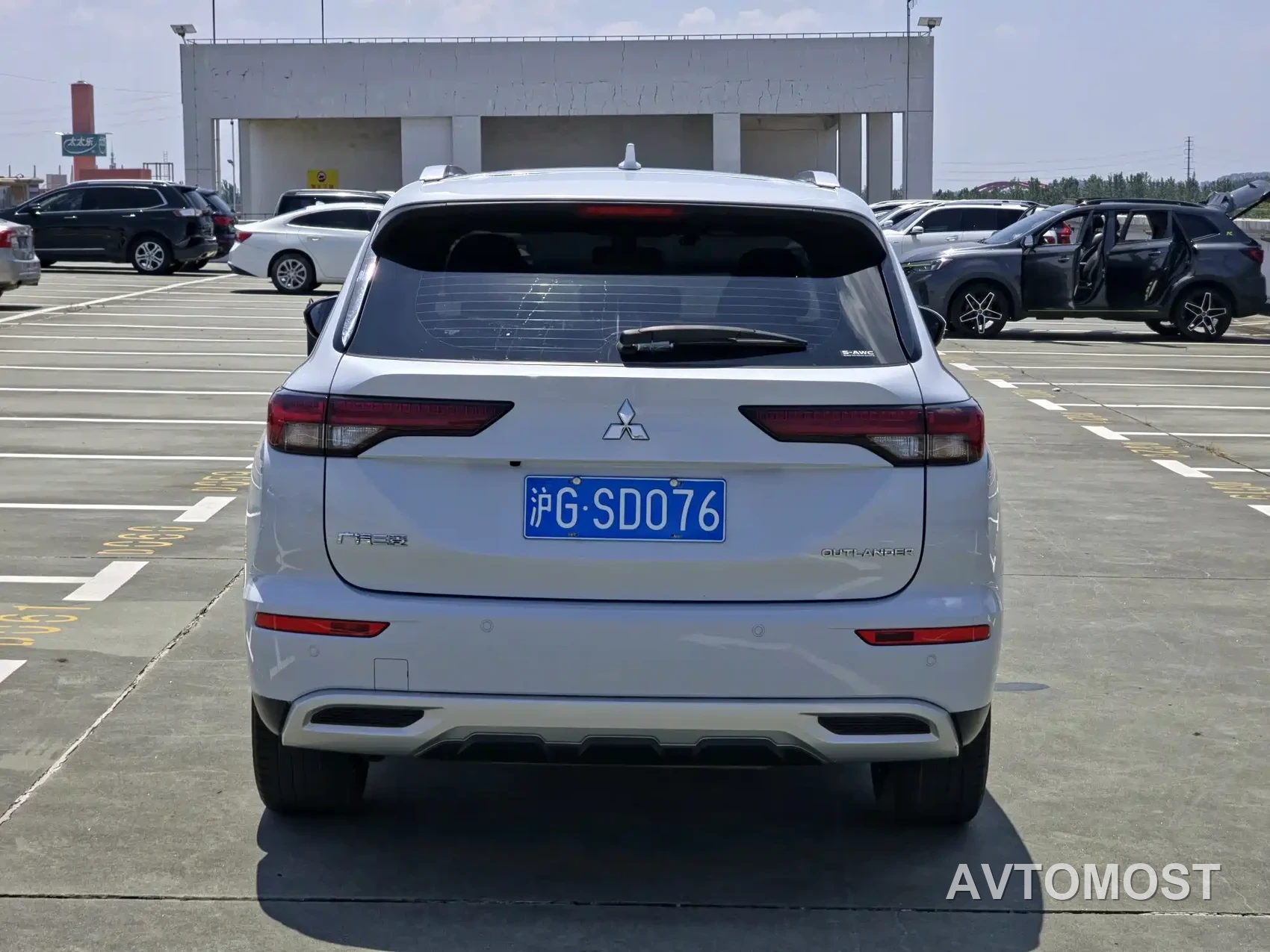 Mitsubishi Outlander 2023 1.5T CVT AWD Premium Edition 5-seater — фото 14