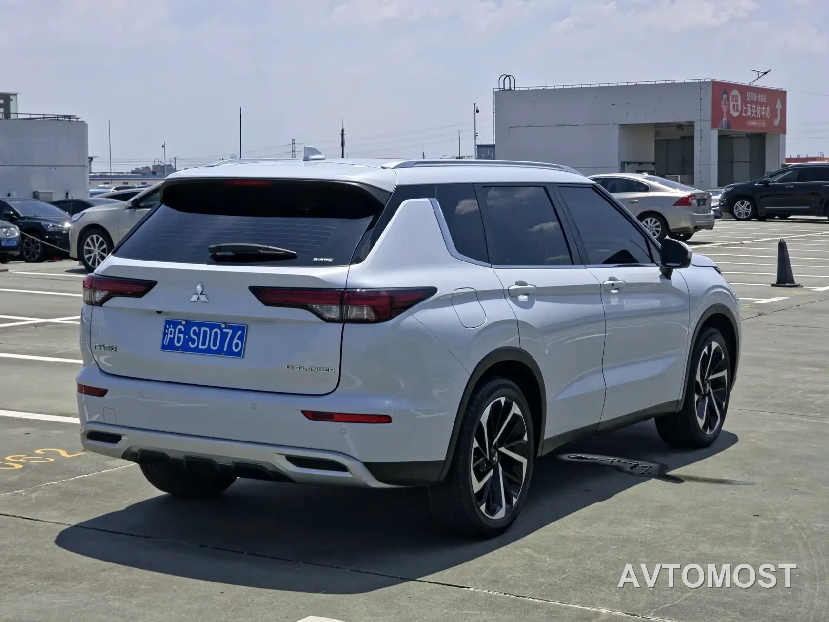 Mitsubishi Outlander 2023 1.5T CVT AWD Premium Edition 5-seater — фото 15