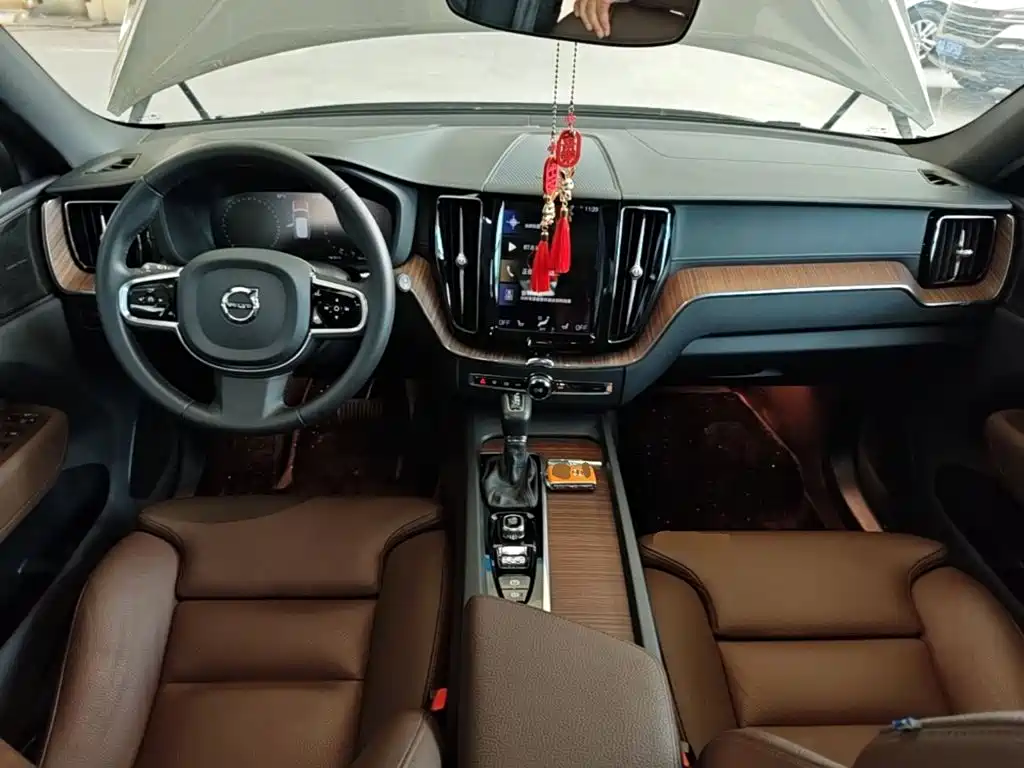 Volvo XC60 2021 T5 AWD Inscription — фото 10