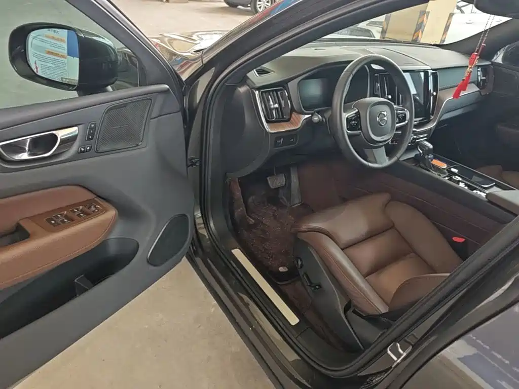 Volvo XC60 2021 T5 AWD Inscription — фото 16