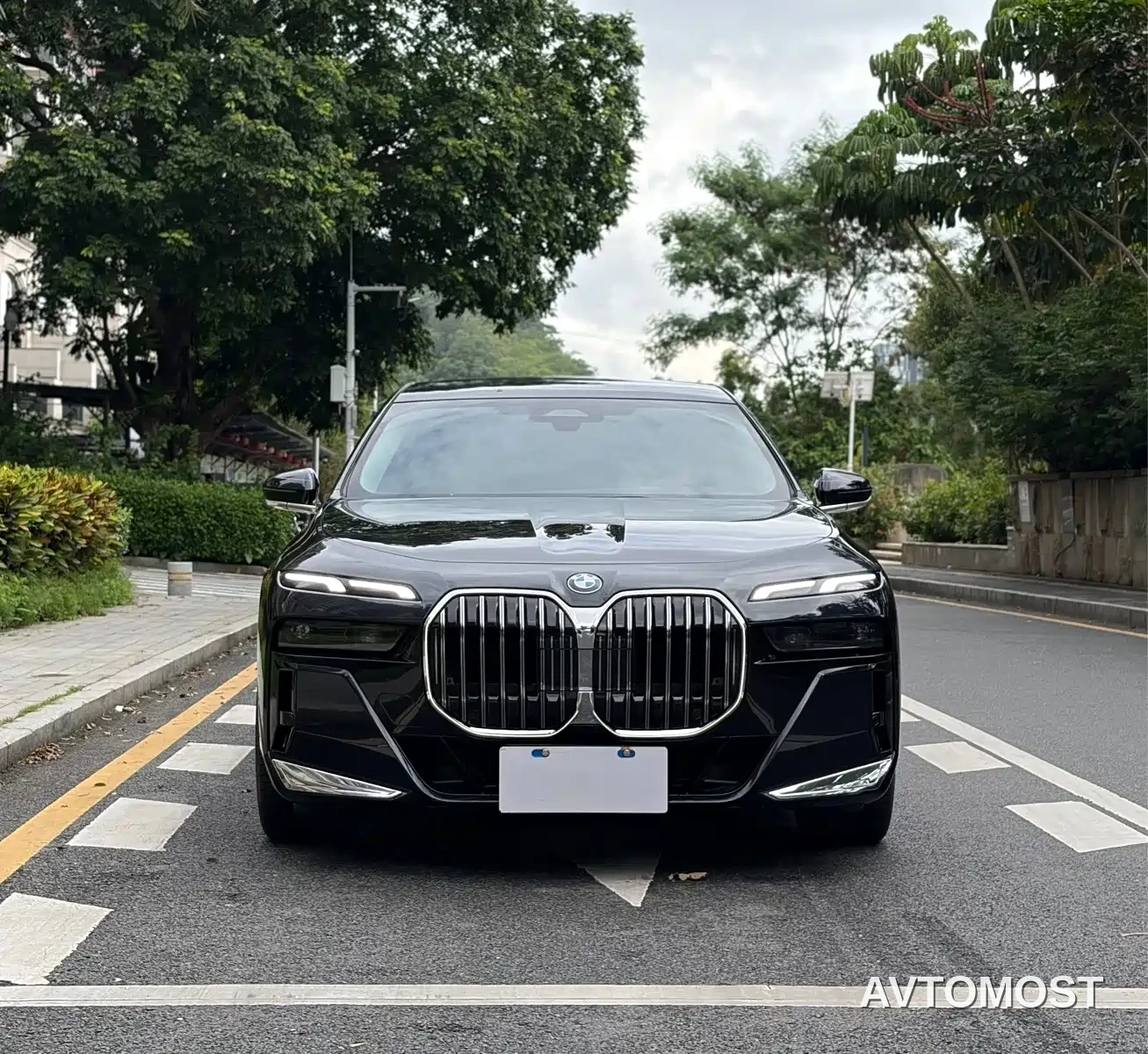 BMW 7 Series 2023 Model 735Li M Sport Package — фото 3