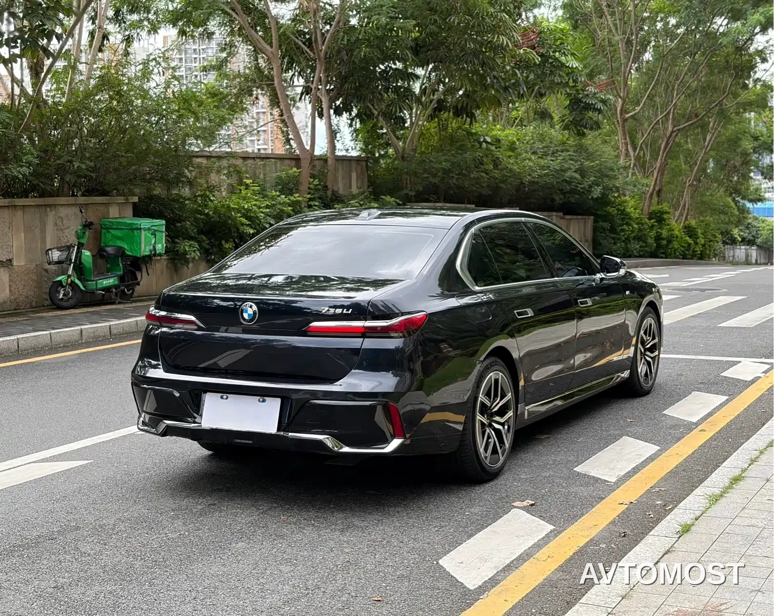BMW 7 Series 2023 Model 735Li M Sport Package — фото 18