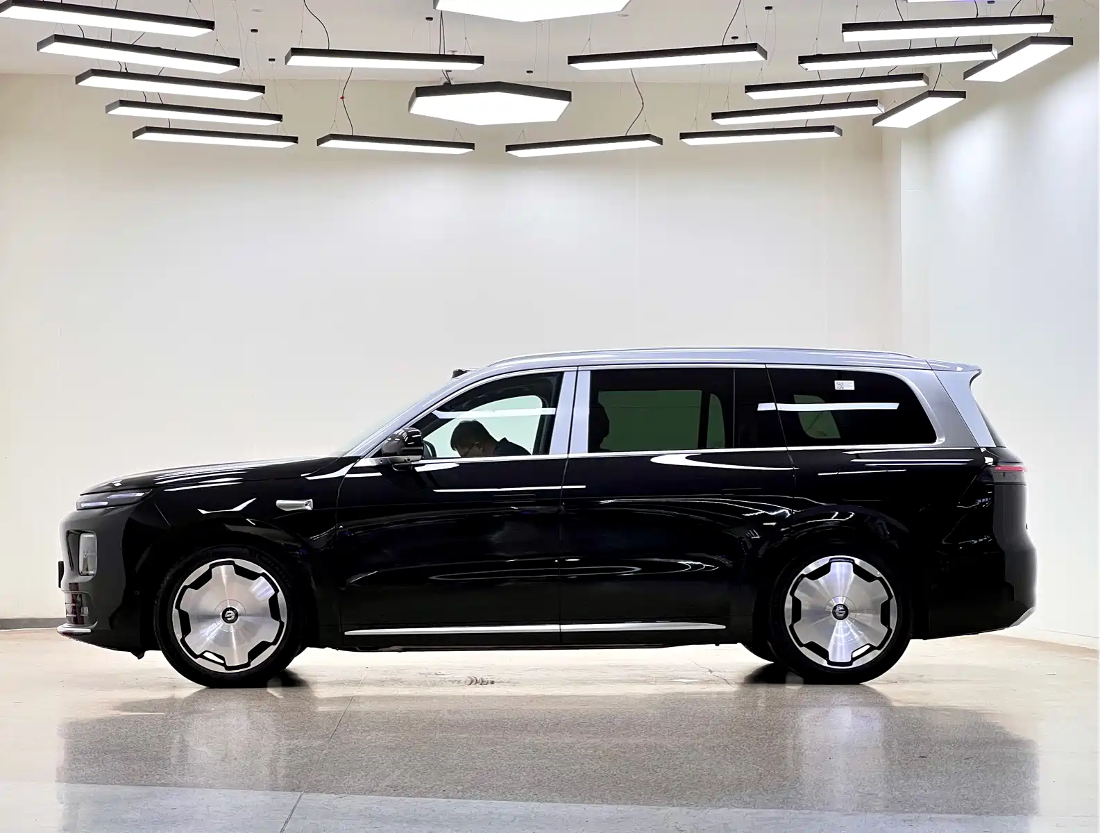 Leapmotor D Series 2026 Model Extended Range 80.3kWh 7-Seater — фото 4