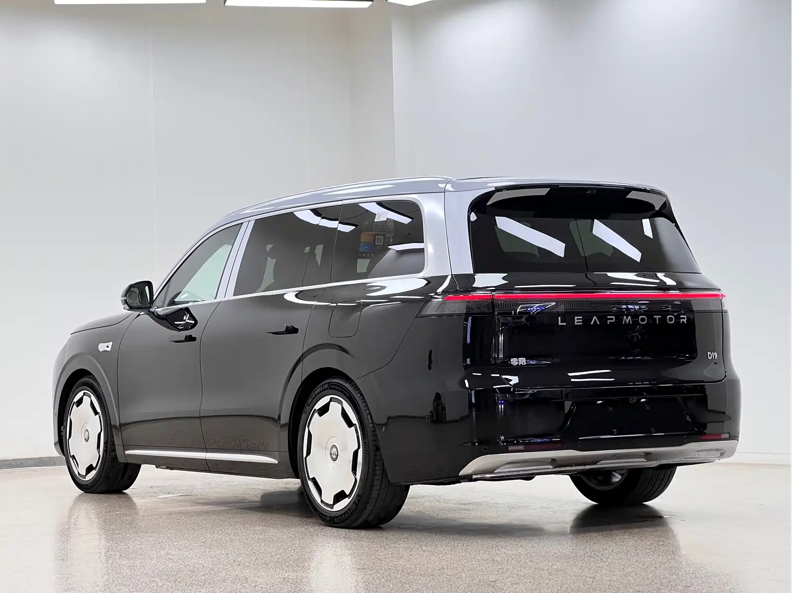 Leapmotor D Series 2026 Model Extended Range 80.3kWh 7-Seater — фото 5