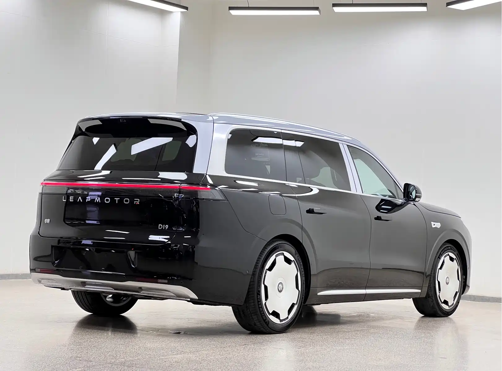 Leapmotor D Series 2026 Model Extended Range 80.3kWh 7-Seater — фото 7