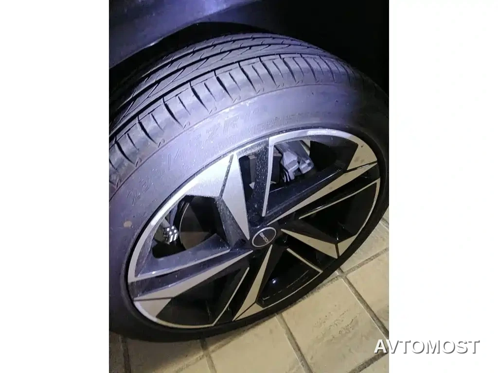 Roewe RX5 eMAX 2022 1.5T PHEV Fearless Honor Edition — фото 7