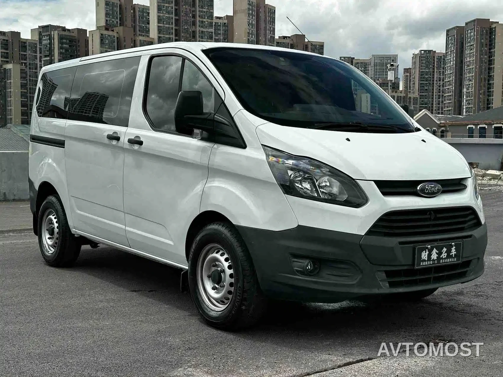 Ford Transit 2019 2.0T Diesel Multi-Purpose Commercial Vehicle Short Wheelbase Low Roof 6-Seater China VI — фото 1