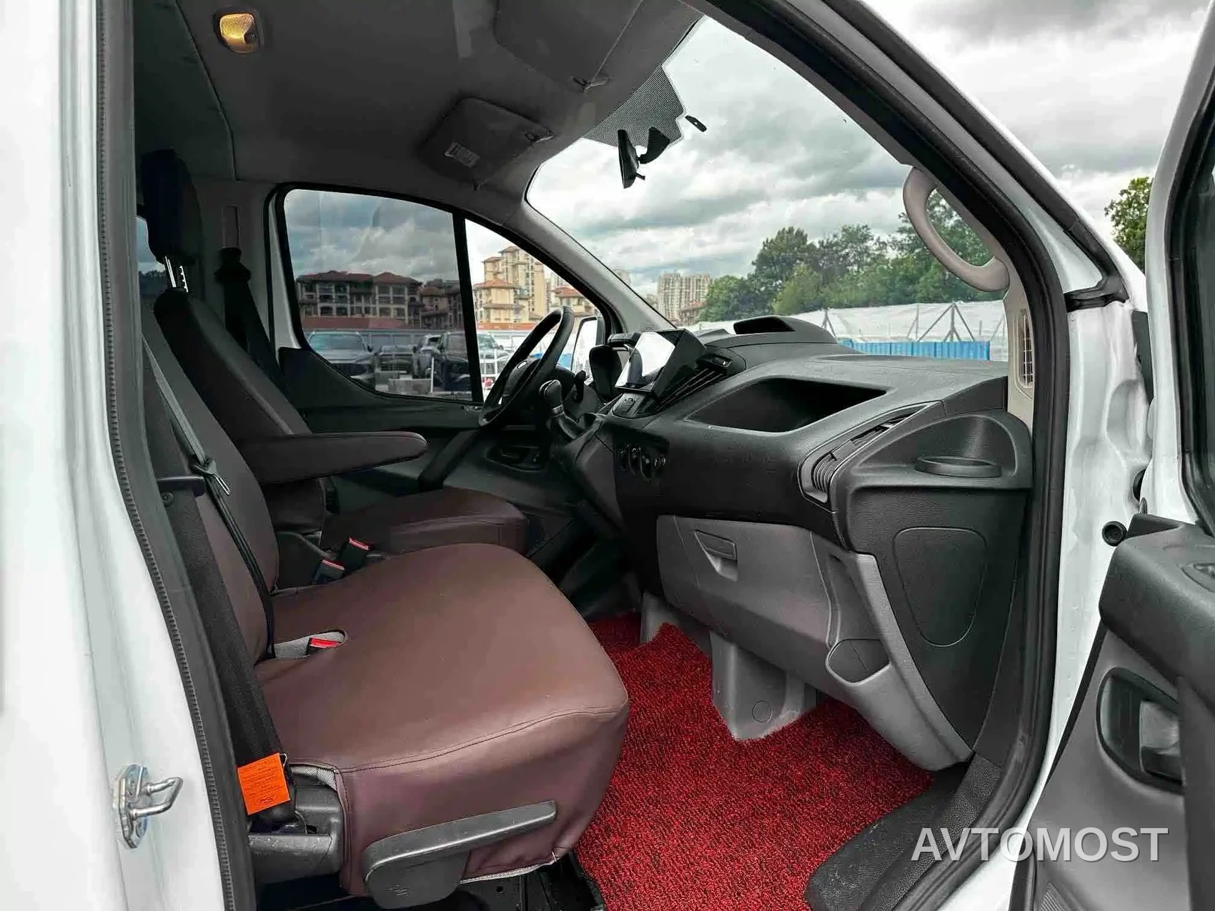 Ford Transit 2019 2.0T Diesel Multi-Purpose Commercial Vehicle Short Wheelbase Low Roof 6-Seater China VI — фото 2