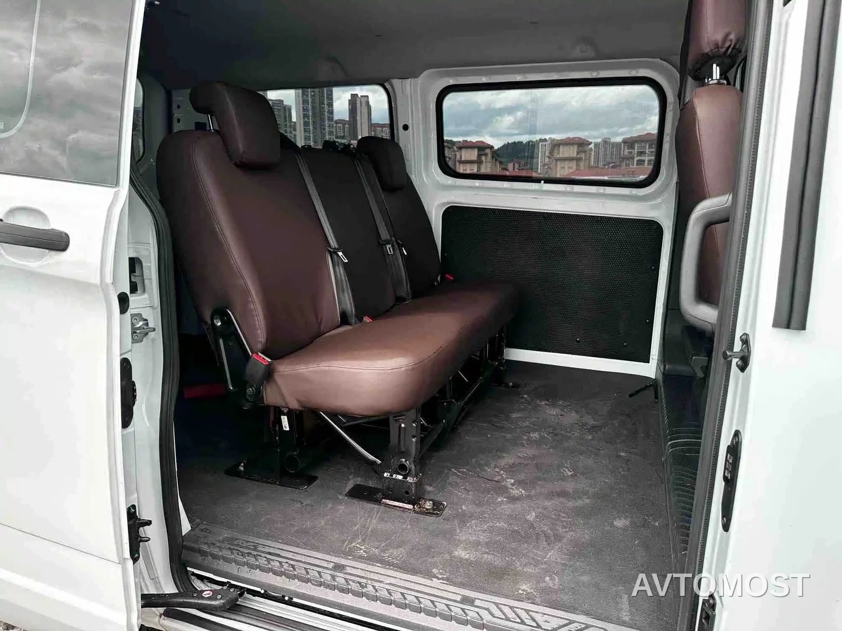 Ford Transit 2019 2.0T Diesel Multi-Purpose Commercial Vehicle Short Wheelbase Low Roof 6-Seater China VI — фото 4