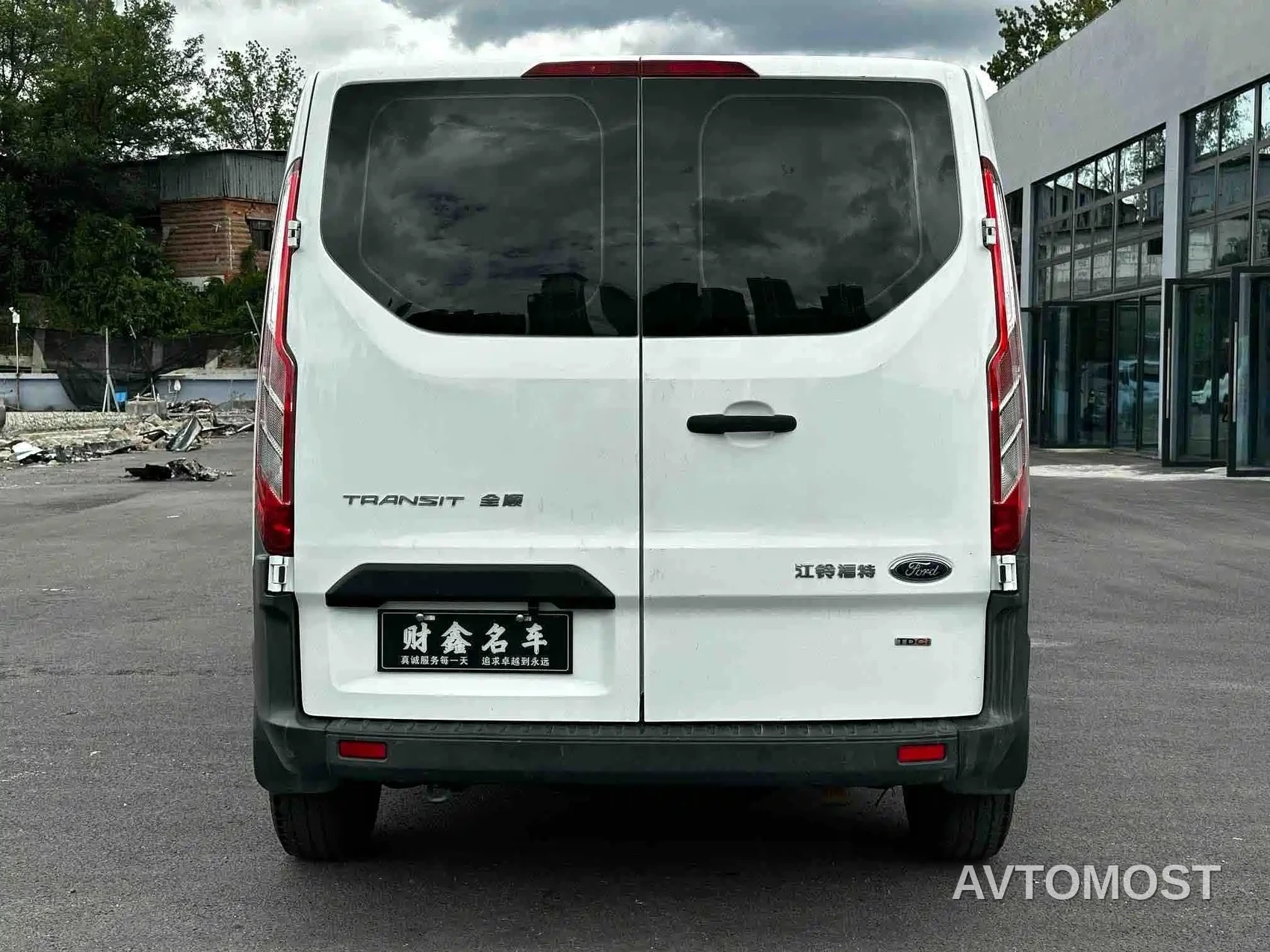 Ford Transit 2019 2.0T Diesel Multi-Purpose Commercial Vehicle Short Wheelbase Low Roof 6-Seater China VI — фото 8