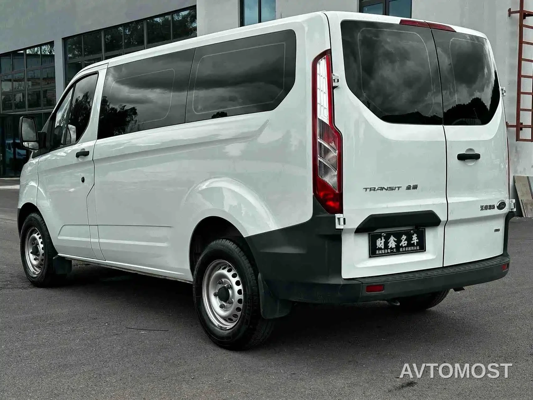 Ford Transit 2019 2.0T Diesel Multi-Purpose Commercial Vehicle Short Wheelbase Low Roof 6-Seater China VI — фото 9
