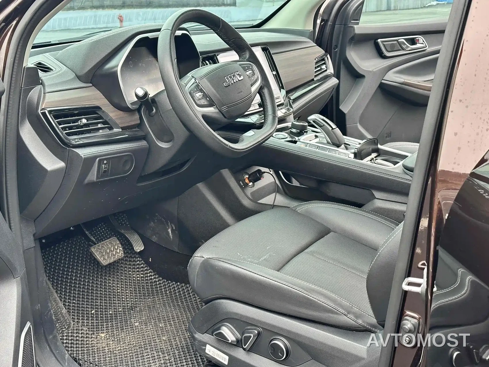 Jiangling Yuhu 9 2022 2.0T Automatic Diesel 4WD Ultimate Edition — фото 1