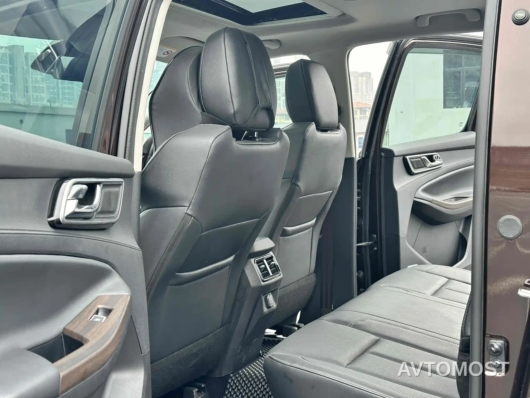 Jiangling Yuhu 9 2022 2.0T Automatic Diesel 4WD Ultimate Edition — фото 2