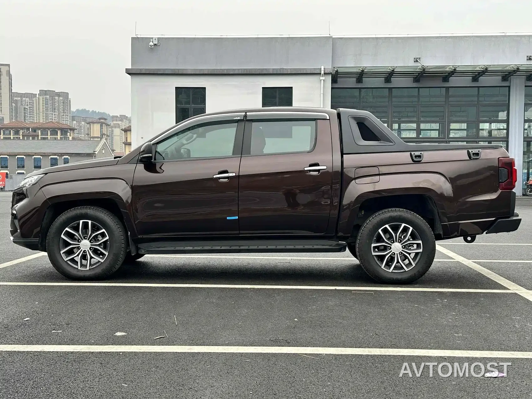 Jiangling Yuhu 9 2022 2.0T Automatic Diesel 4WD Ultimate Edition — фото 6