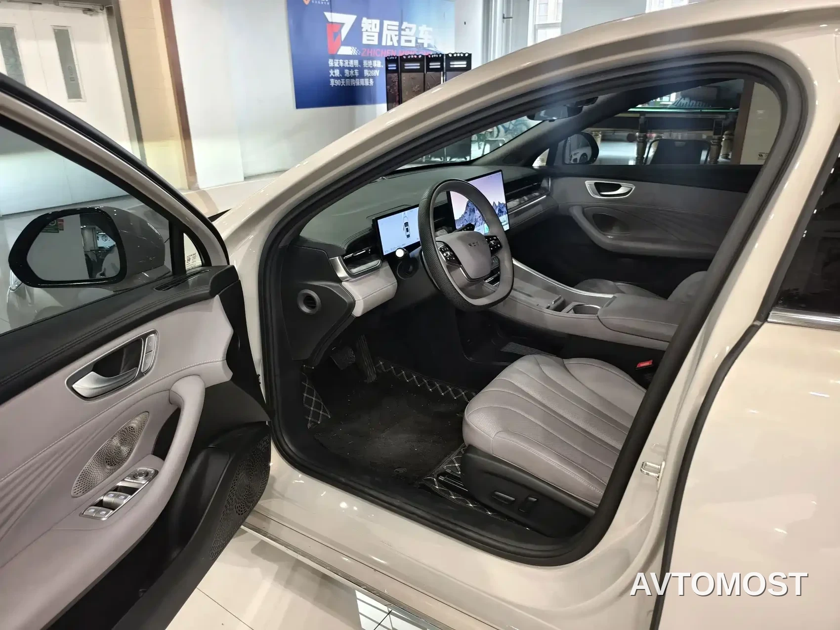 Roewe M7 DMH 2025 Base — фото 6