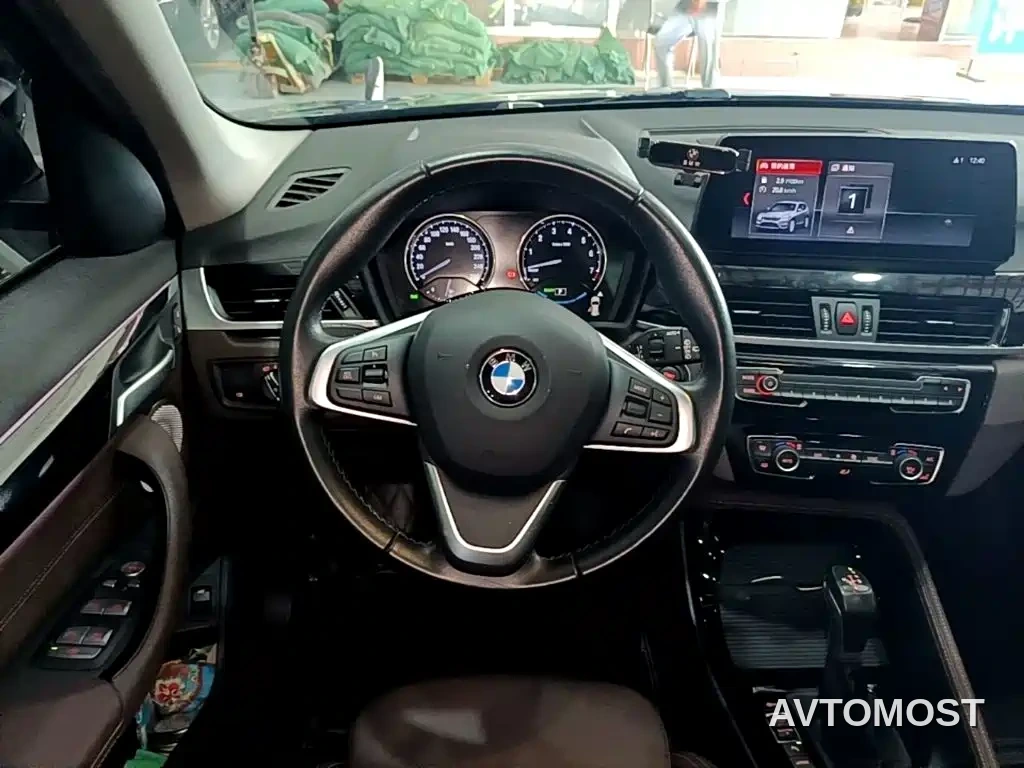 BMW X1 New Energy 2020 xDrive30Le Premium Edition — фото 11