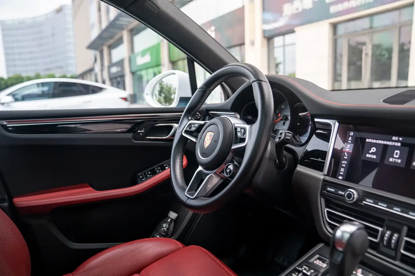 Porsche Macan 2022 Macan S 2.9T — фото 23