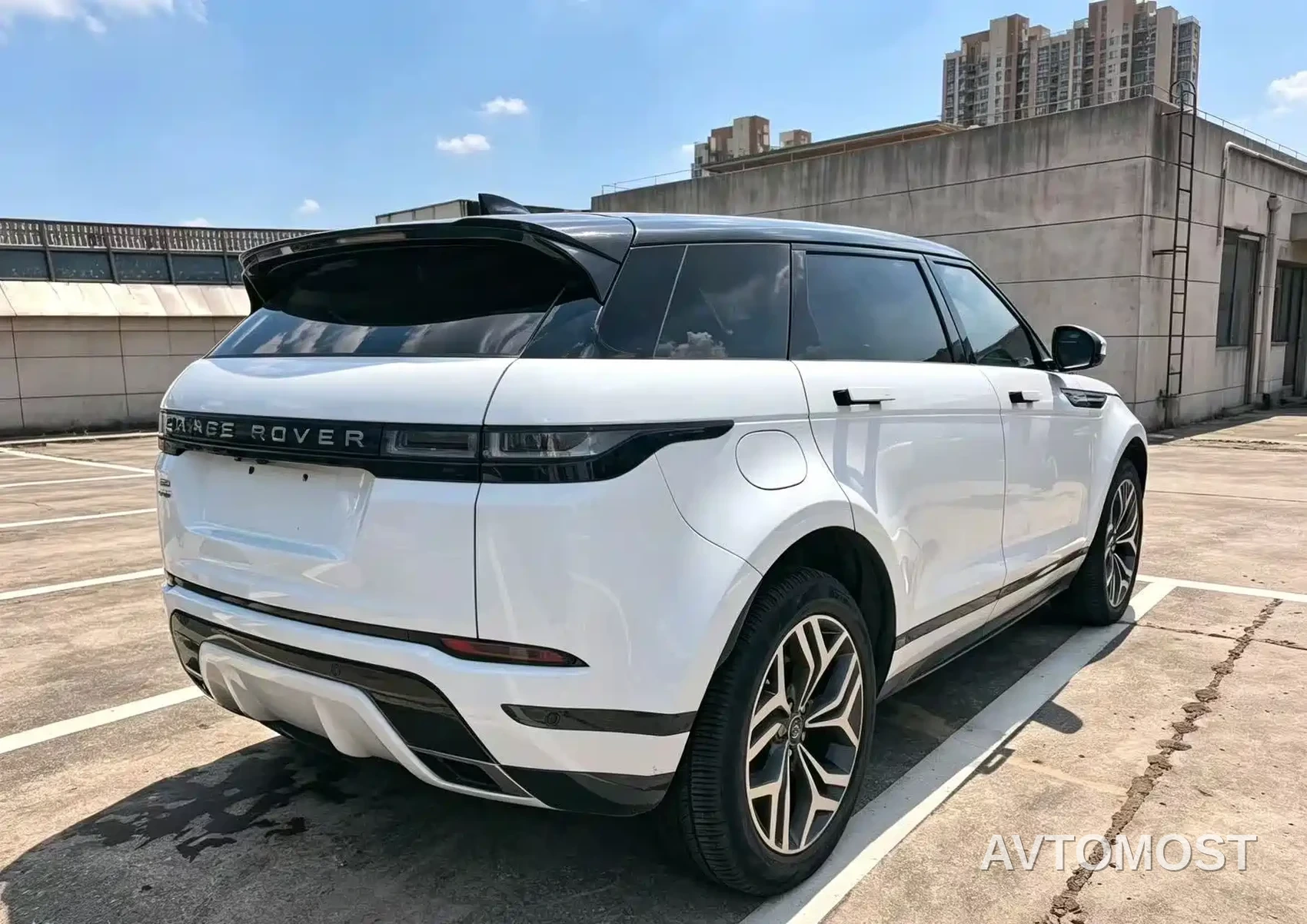 Land Rover Range Rover Evoque New Energy 2022 Range Rover Evoque L P300e Plug-in Hybrid — фото 4