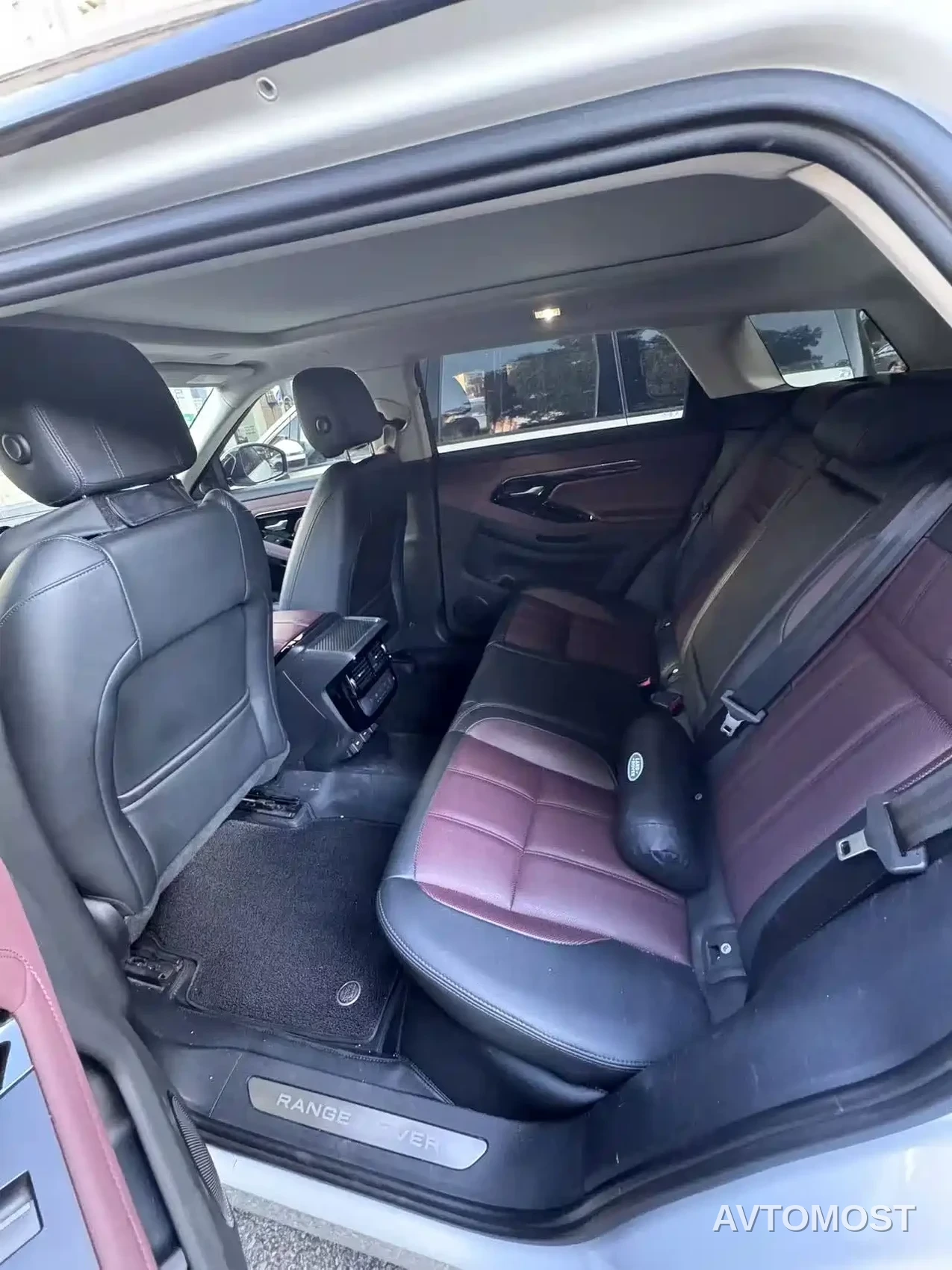 Land Rover Range Rover Evoque New Energy 2022 Range Rover Evoque L P300e Plug-in Hybrid — фото 7
