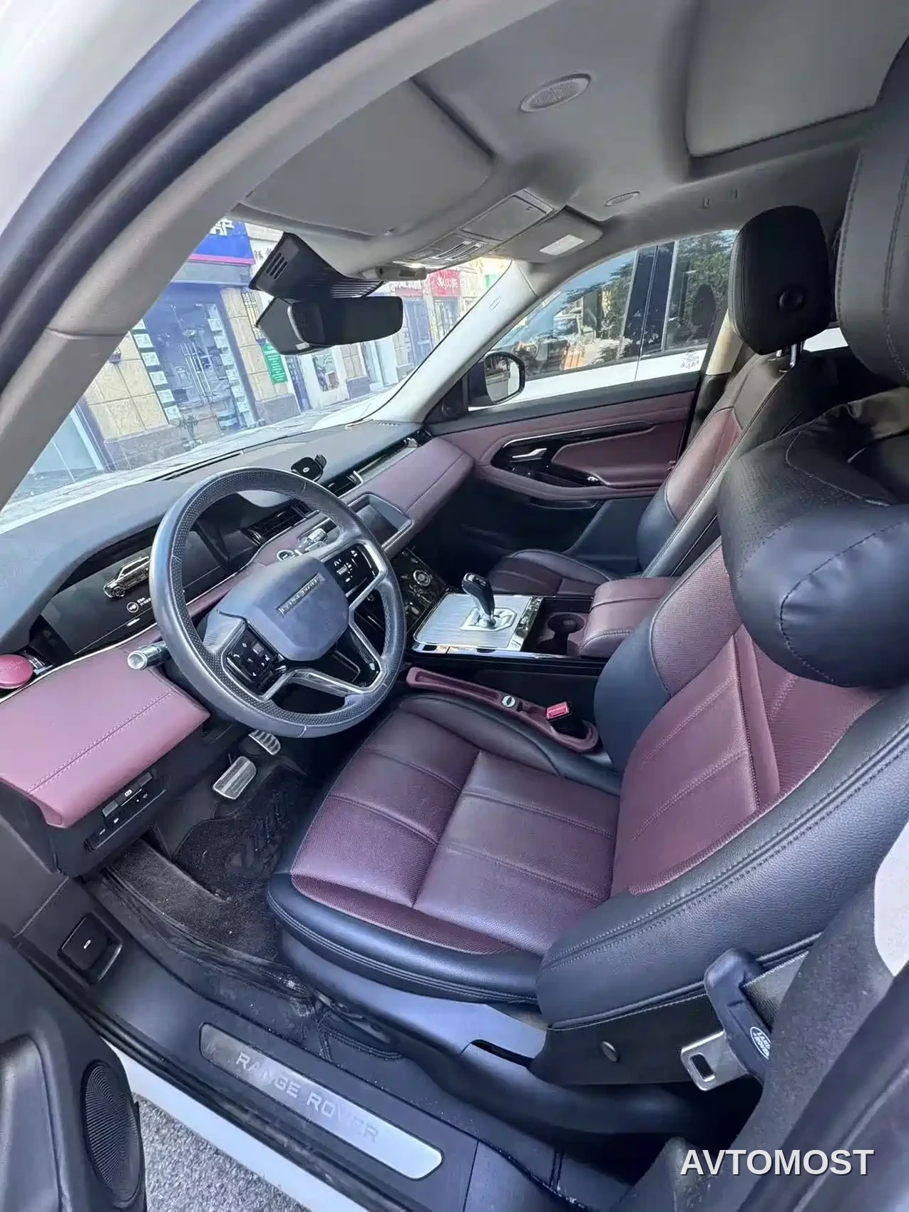 Land Rover Range Rover Evoque New Energy 2022 Range Rover Evoque L P300e Plug-in Hybrid — фото 8